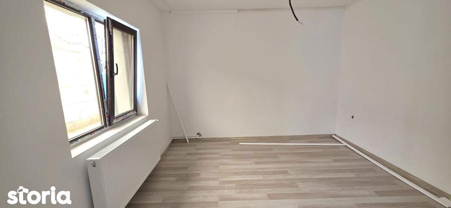 Casă cu 5 camere cu Teren 220 Mp în CET