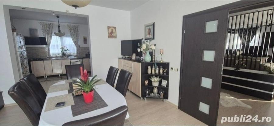 Casă cu 6 camere cu Teren 2106 Mp în Piatra