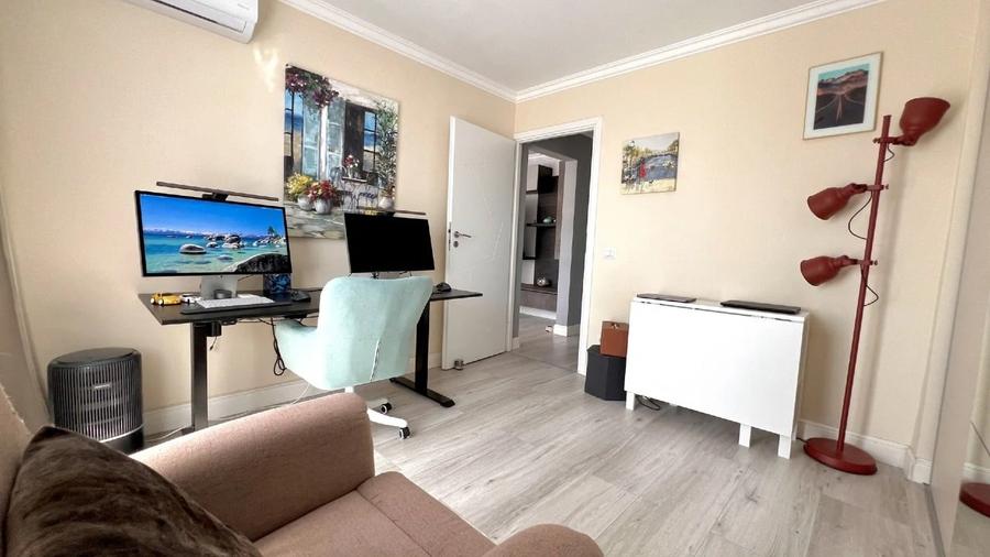 Apartament cu 3 camere semidecomandat, mobilat în Titan