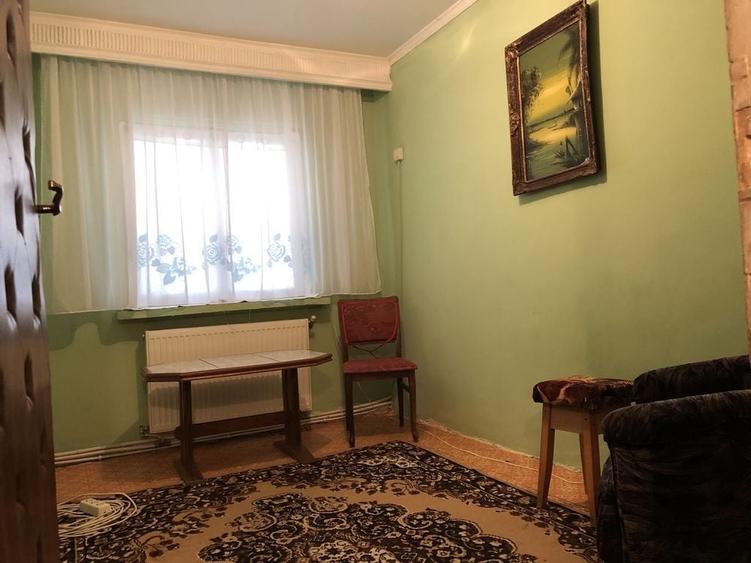 Apartament cu 3 camere decomandat în Costești