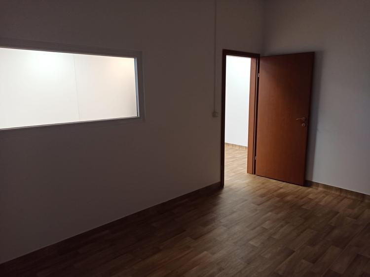 Birou, de 1,000 mp, în Rahova