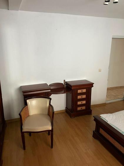Apartament cu 3 camere decomandat în Vitan