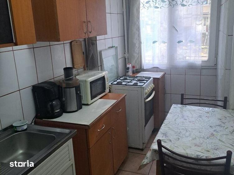 Apartament cu 2 camere semidecomandat în Văcăresti