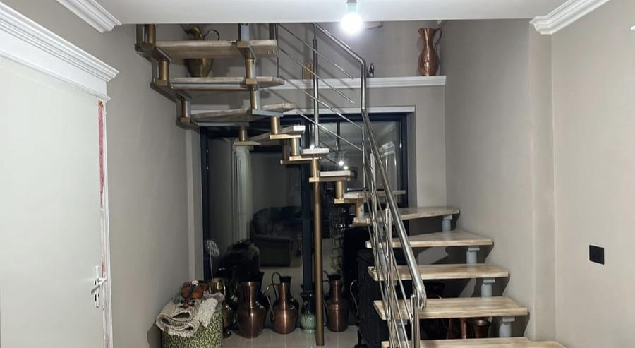 Casă individuală cu 8 camere cu Canalizare în Exterior Sud