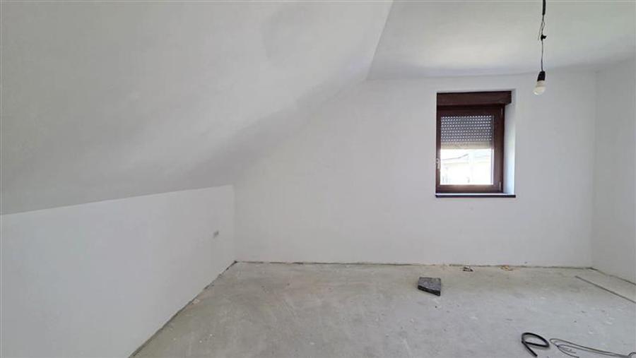 Duplex cu 5 camere cu Canalizare în Dumbrăvița