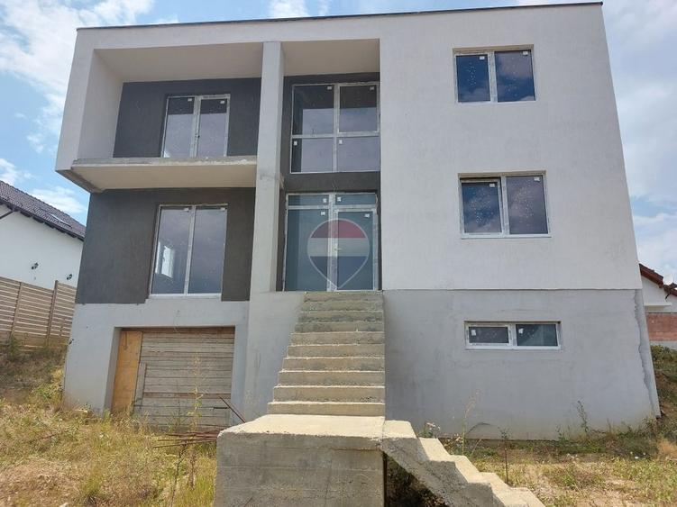 Casă individuală cu 6 camere cu Teren 515 Mp în Șelimbăr