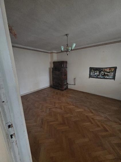 Casă cu 5 camere cu Teren 1000 Mp în Central