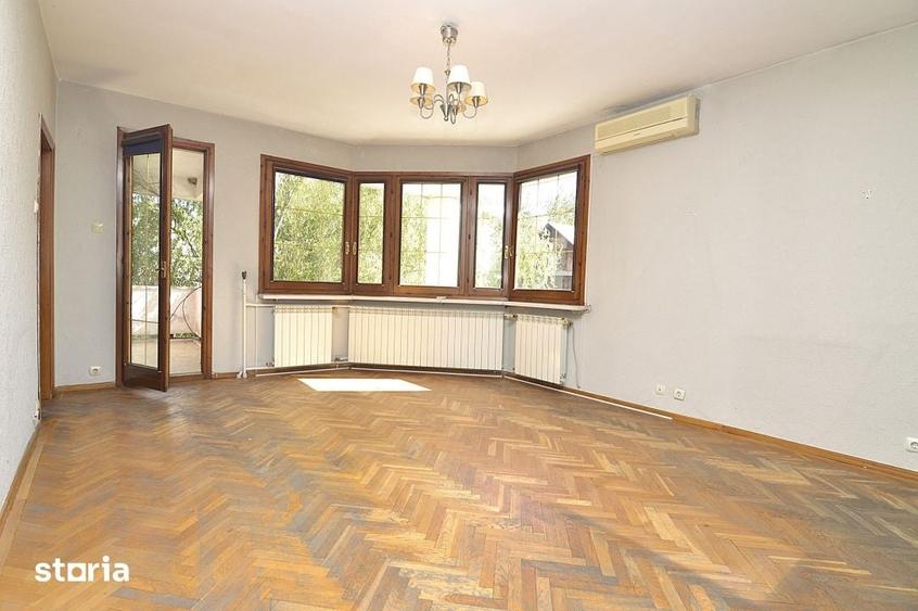 Casă cu 8 camere cu Teren 350 Mp în Gara de Nord