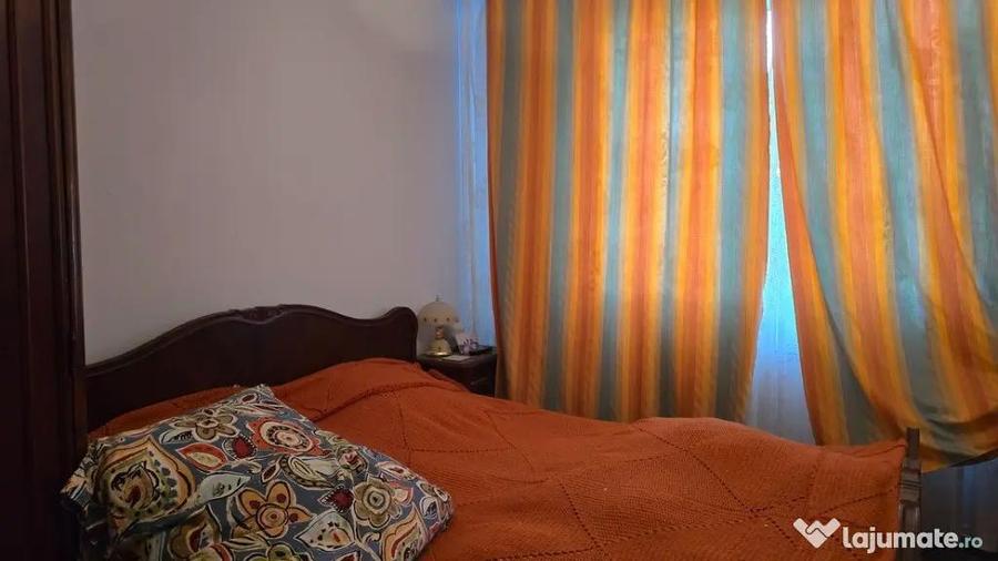 Apartament cu 4 camere semidecomandat în Gojdu