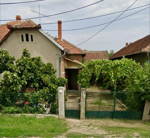Casă cu 3 camere cu Teren 2868 Mp în Gavojdia