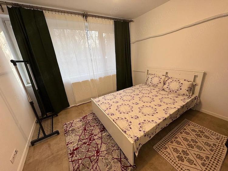Apartament cu 3 camere semidecomandat în Gorjului
