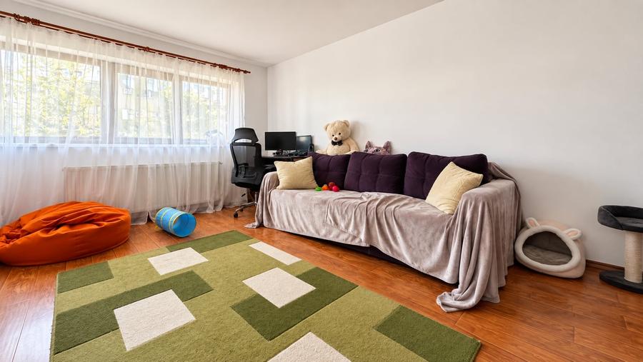 Apartament cu 3 camere semidecomandat în Braytim