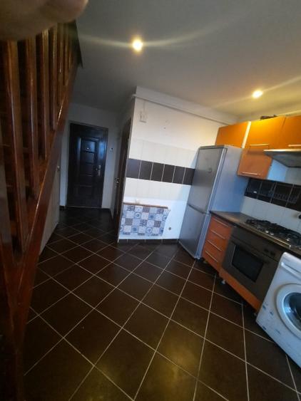 Apartament cu 2 camere semidecomandat în Podu Roș