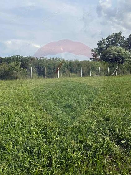 Teren de 4135 mp, în Sarasău