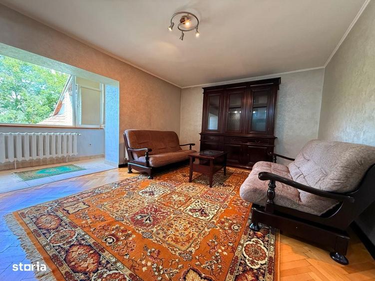 Apartament cu 4 camere decomandat în Palat
