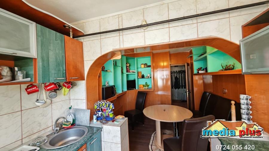 Apartament cu 3 camere decomandat în