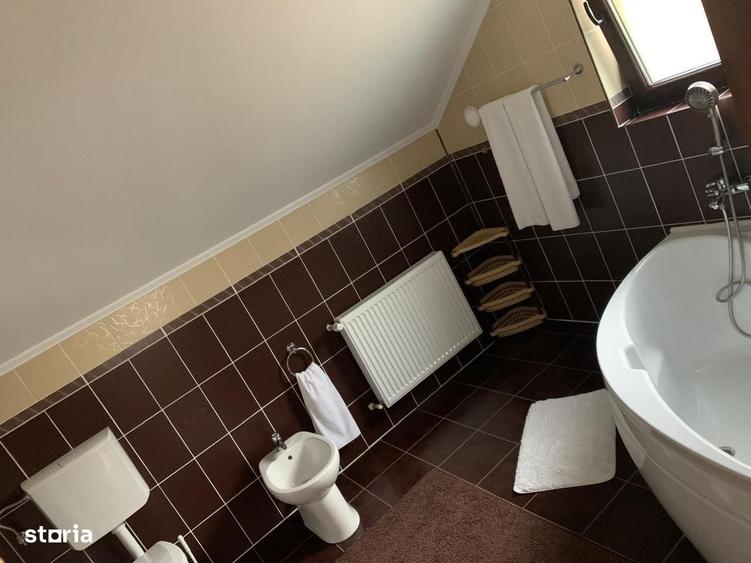 Casă cu 4 camere cu Teren 550 Mp în Central