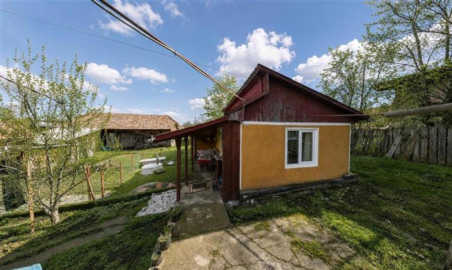 Casă individuală cu 4 camere cu Canalizare în Exterior Est