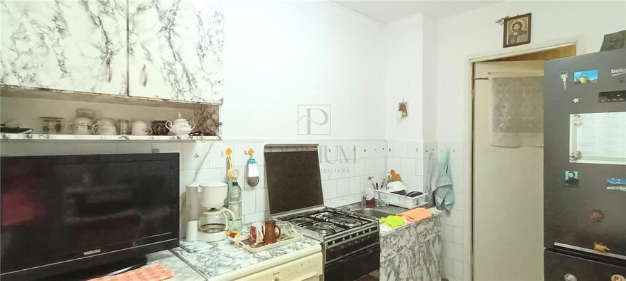 Apartament cu 2 camere semidecomandat, mobilat în Dâmbovița