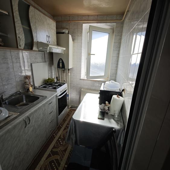 Apartament cu 3 camere semidecomandat în Exterior Vest