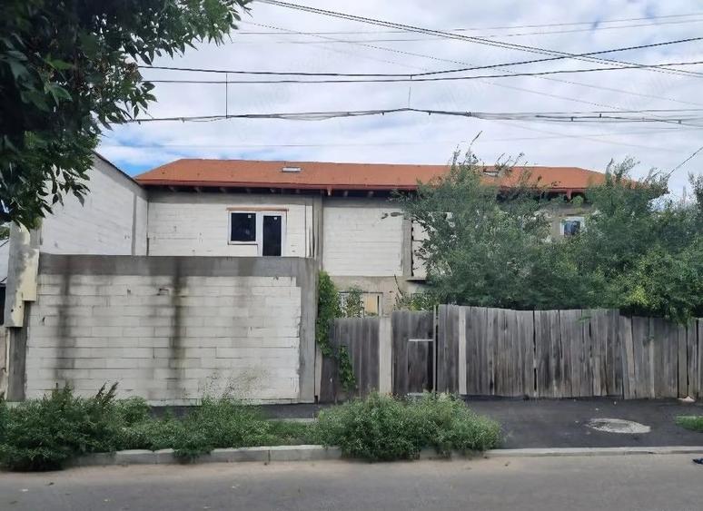 Casă cu Teren 242 Mp în Lacu Dulce