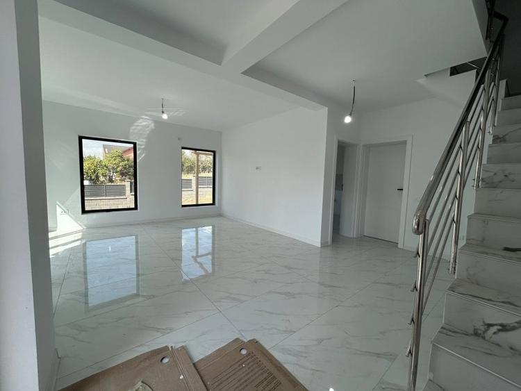 Duplex cu 4 camere cu Canalizare în Vișani