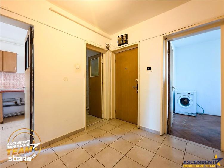 Decomandat pe 3 camere, locatie favorabila, Simeria, Sfantu Gheorghe - 1