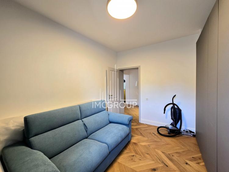 Apartament cu 4 camere semidecomandat, mobilat în Central