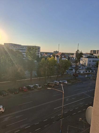 Apartament cu 3 camere decomandat în Intim
