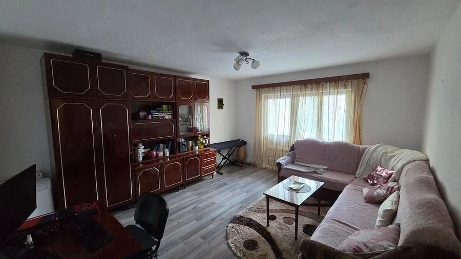 Apartament cu 3 camere decomandat, mobilat în Complex Studențesc