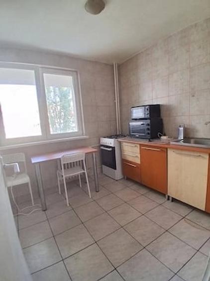 Apartament cu 2 camere semidecomandat în Olteniței