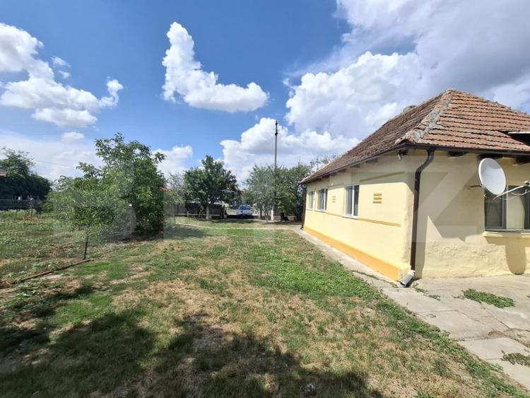 Casă cu 2 camere cu Teren 2880 Mp în Gelu