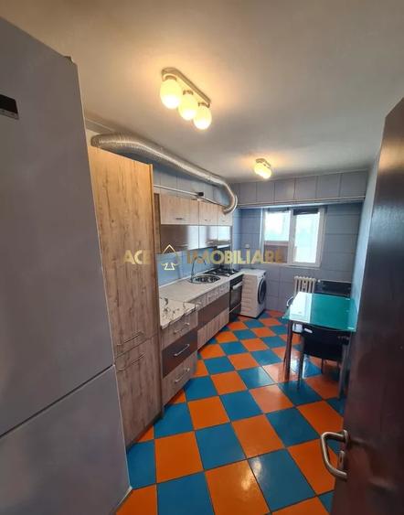 Apartament cu 3 camere decomandat, mobilat în Berceni