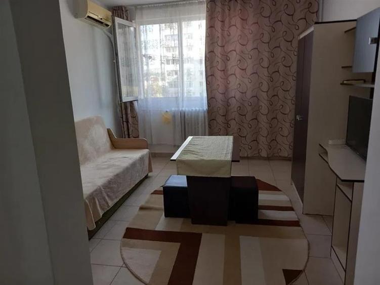 Garsonieră decomandată, mobilată în Podu Roș