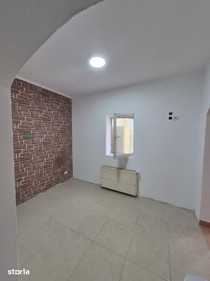 Casă cu 6 camere cu Teren 400 Mp în Centrul Civic