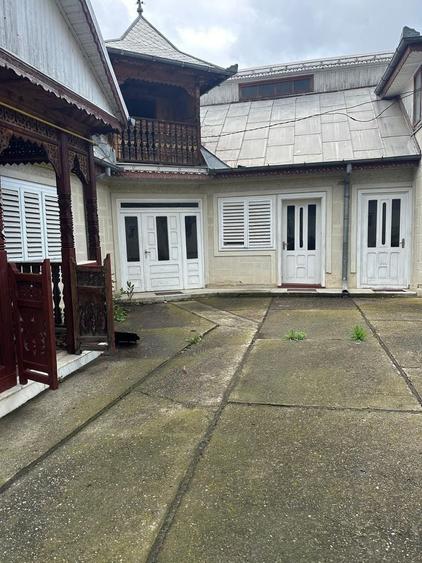 Casă individuală cu 7 camere cu Canalizare în Central