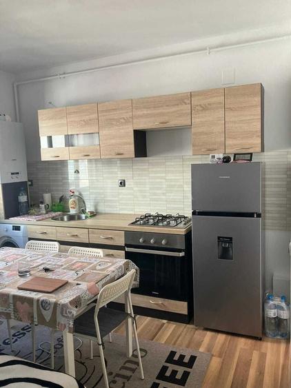 Apartament cu 2 camere semidecomandat, mobilat în Florești — fotografia 1