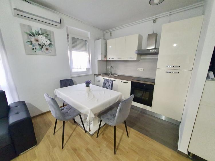 Apartament cu 3 camere semidecomandat, mobilat în Lipovei
