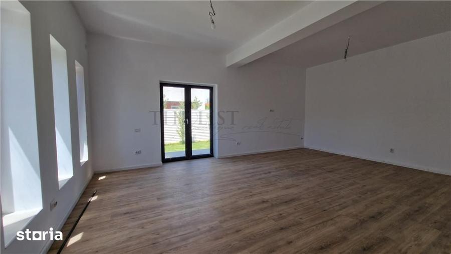 Casă cu 4 camere cu Teren 300 Mp în Odăi