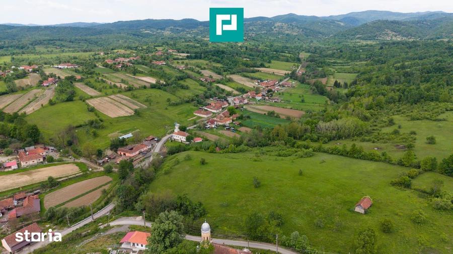Casă cu 2 camere cu Teren 24494 Mp în Traian Vuia