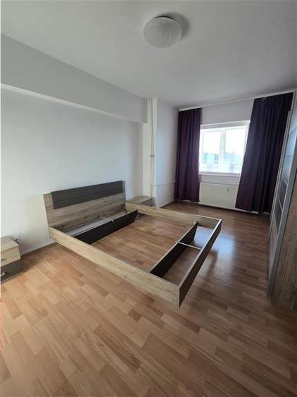 Apartament cu 4 camere decomandat, mobilat în Berceni