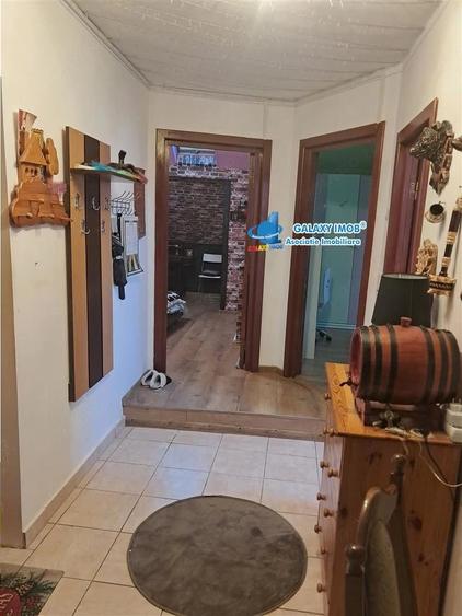 Apartament cu 3 camere decomandat în Găvana
