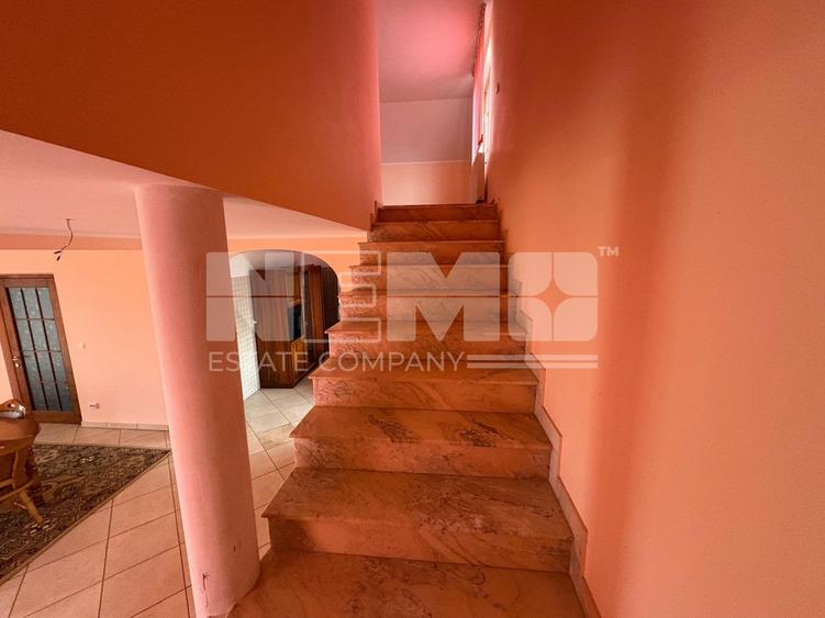 Casă individuală cu 5 camere cu Canalizare în Vicovu de Sus