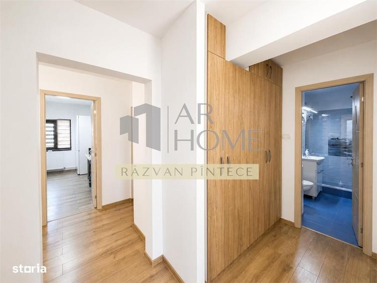 Apartament cu 3 camere decomandat în Democrației