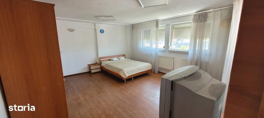 Casă cu 10 camere cu Teren 203 Mp în Rahova