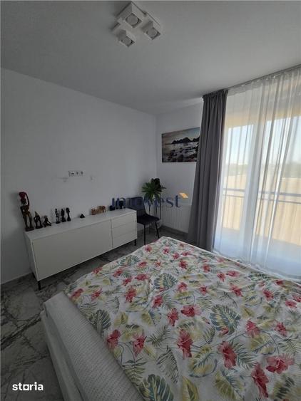Apartament cu 3 camere semidecomandat în Micro 16