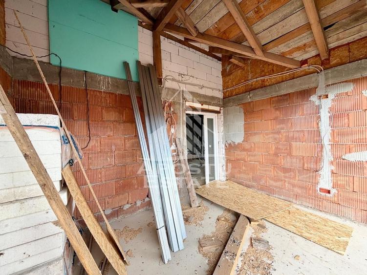 Casă individuală cu 6 camere cu Canalizare în Sânandrei