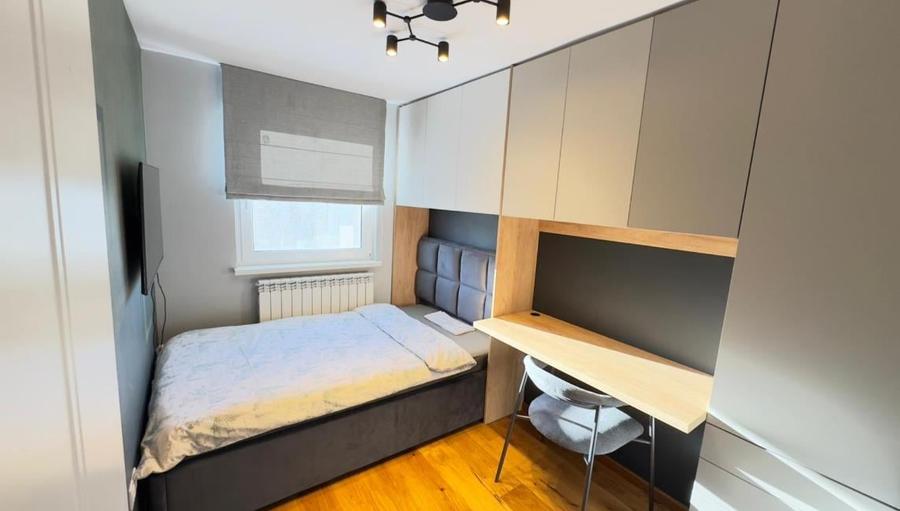 Apartament cu 3 camere decomandat în Astra