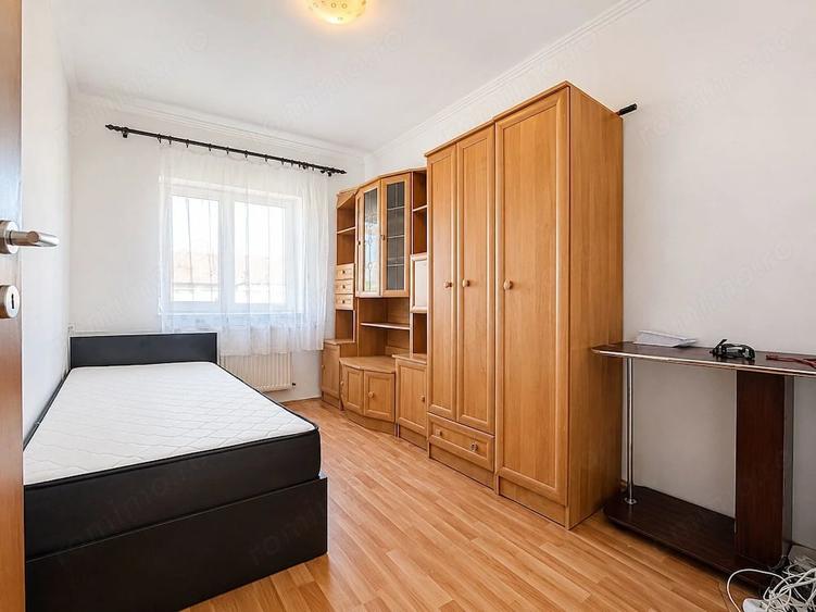 Apartament cu 3 camere decomandat în Lipovei