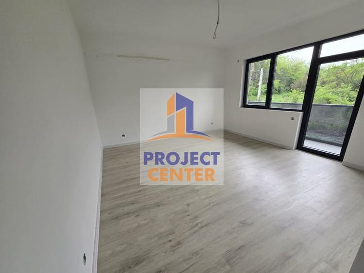Apartament cu 3 camere decomandat în Prundu
